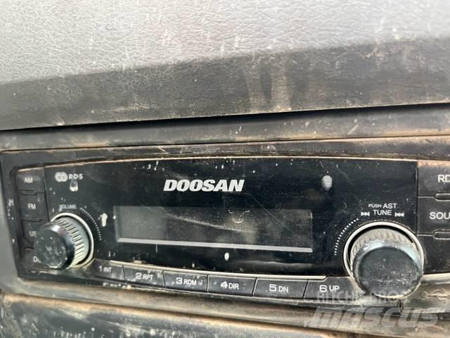 Doosan DX 140 LC Bageri gusjeničari