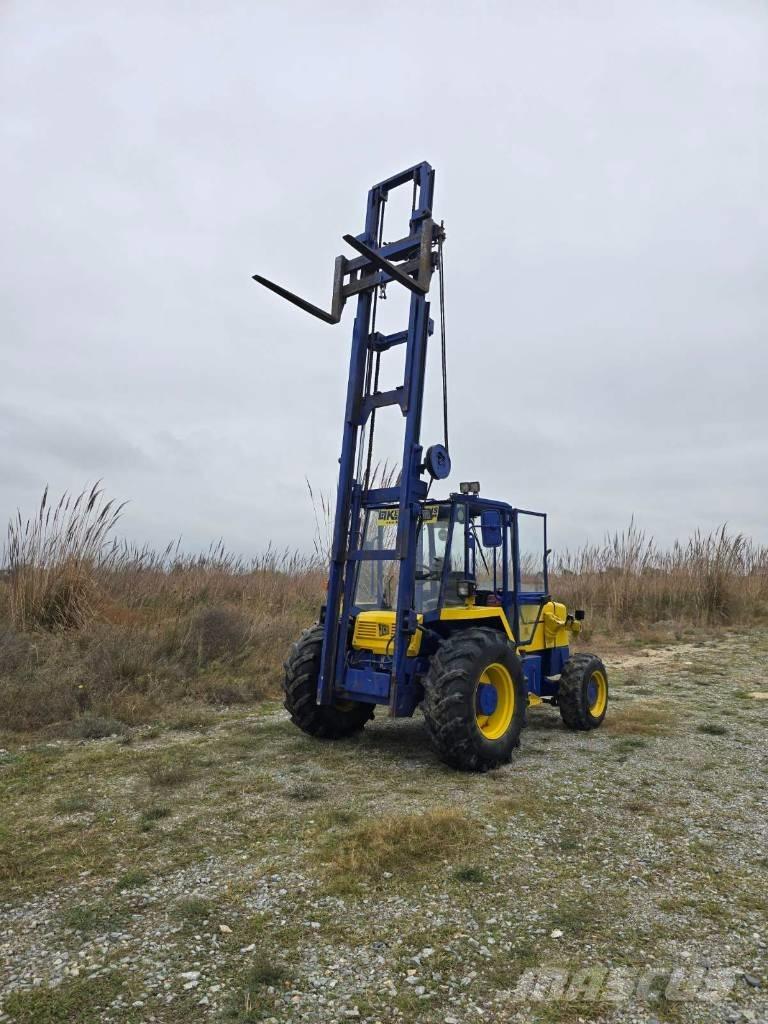 JCB 926 Terenski viličar