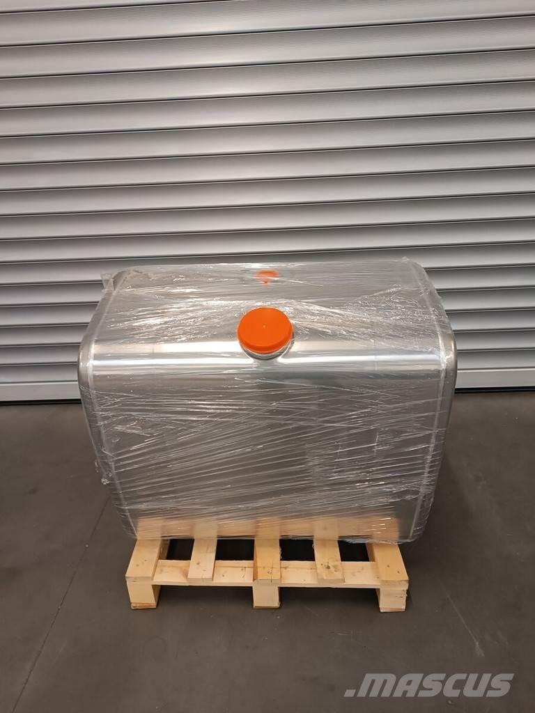 Volvo 400 L. Fuel and additive tanks
