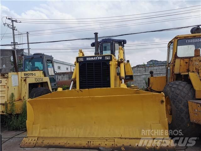 Komatsu D85-21 Buldožeri gusjeničari