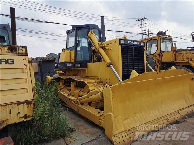Komatsu D85-21 Buldožeri gusjeničari