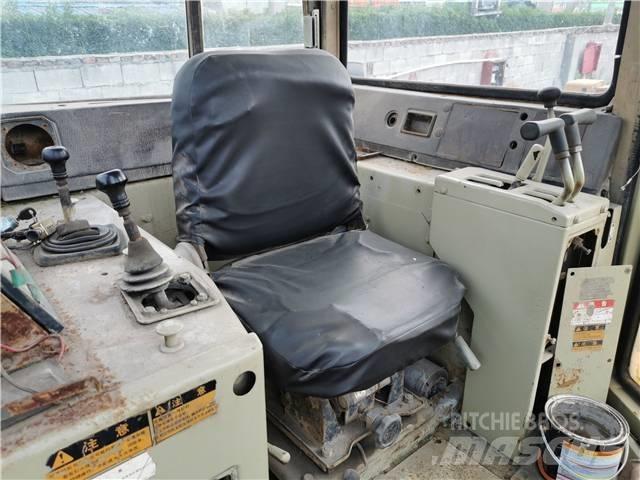 Komatsu D85-21 Buldožeri gusjeničari