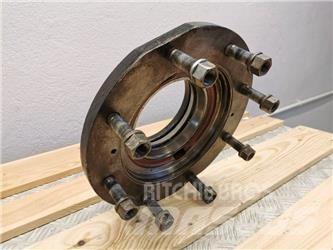JLG 307 wheel hub Gume, kotači i naplatci