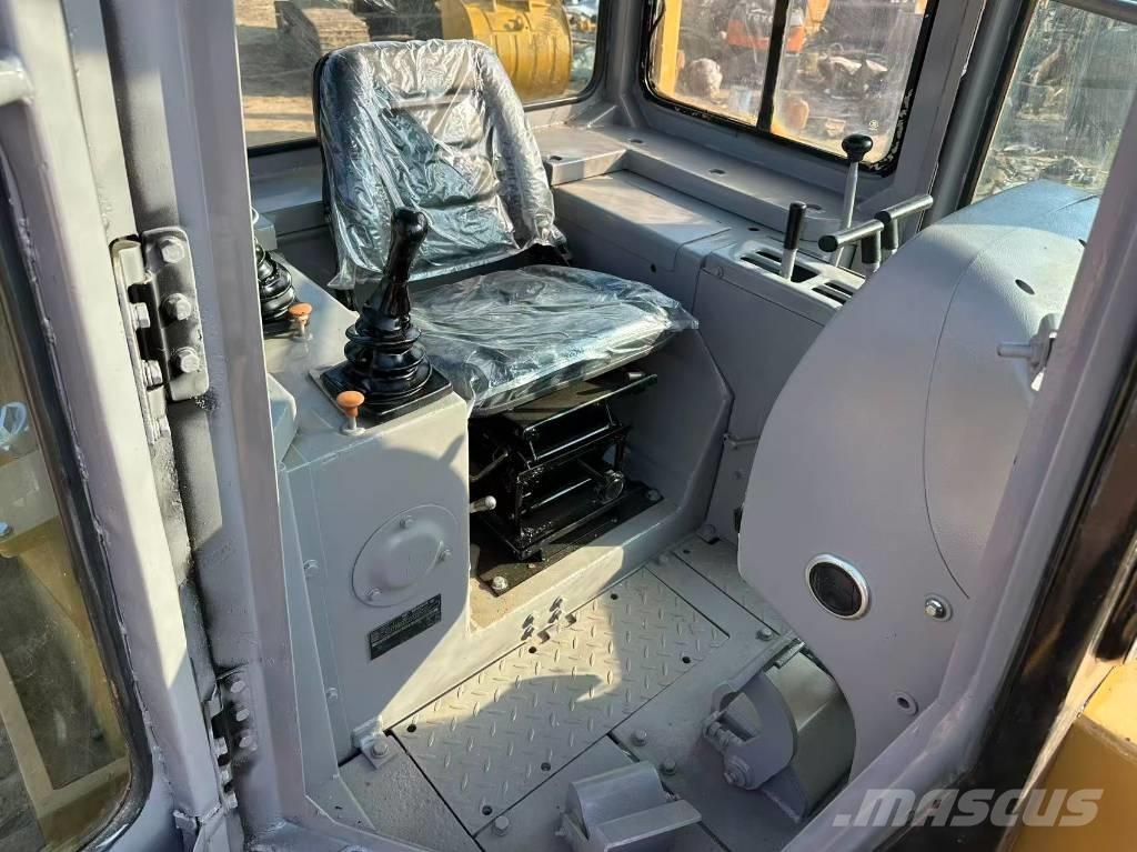 CAT D6G Buldožeri gusjeničari