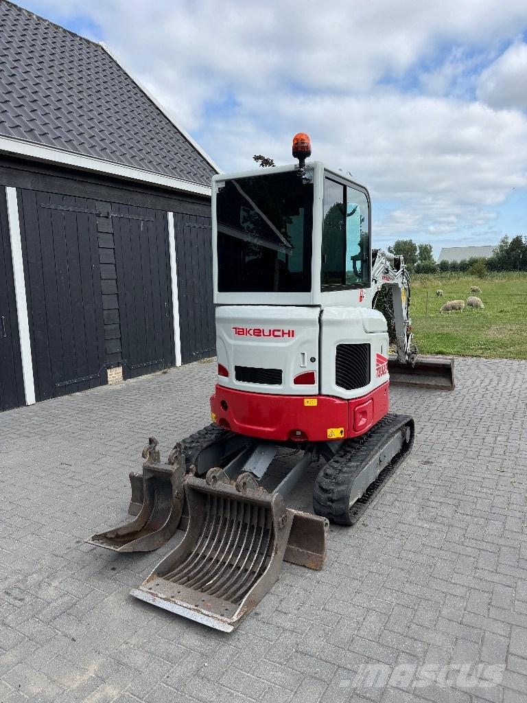 Takeuchi TB 325 R Mini bageri <7t