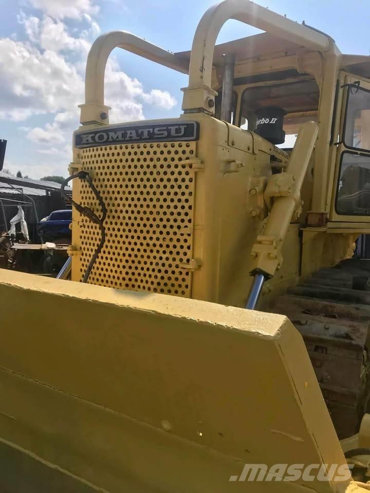 Komatsu D 85 A-12 Buldožeri gusjeničari