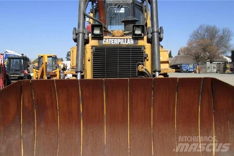 CAT D6R Buldožeri gusjeničari