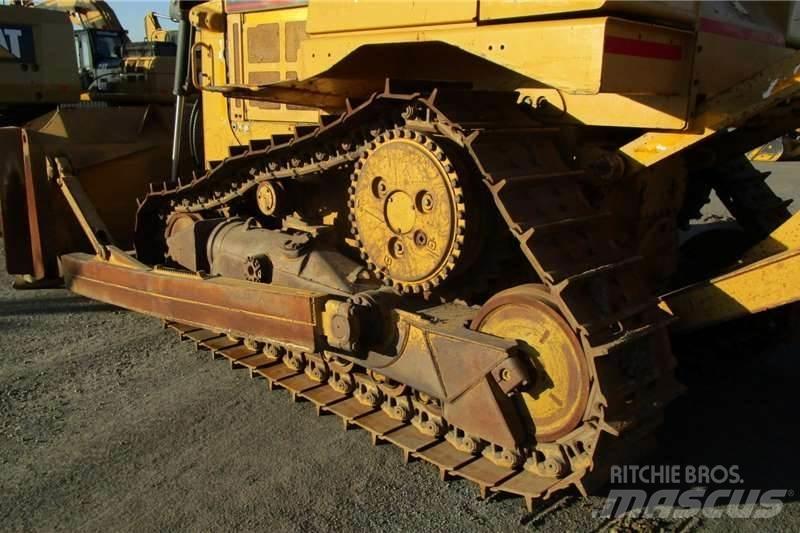CAT D6R Buldožeri gusjeničari