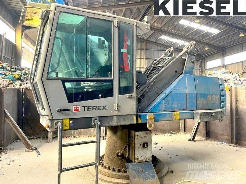Fuchs AHL 831 D Bageri za manipuliranje materijalom / otpadom