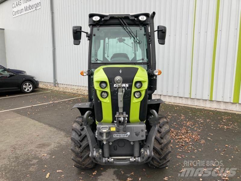 CLAAS NEXOS 240 M Traktori