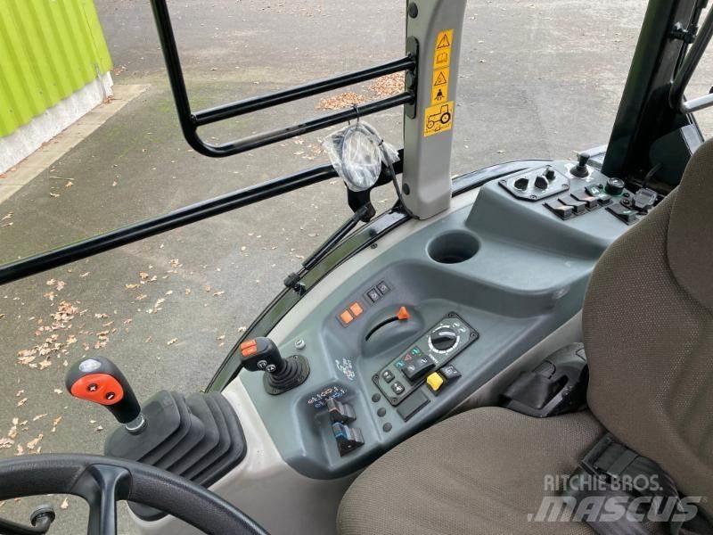 CLAAS NEXOS 240 M Traktori