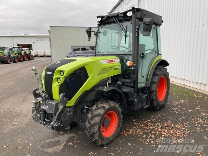 CLAAS NEXOS 240 M Traktori