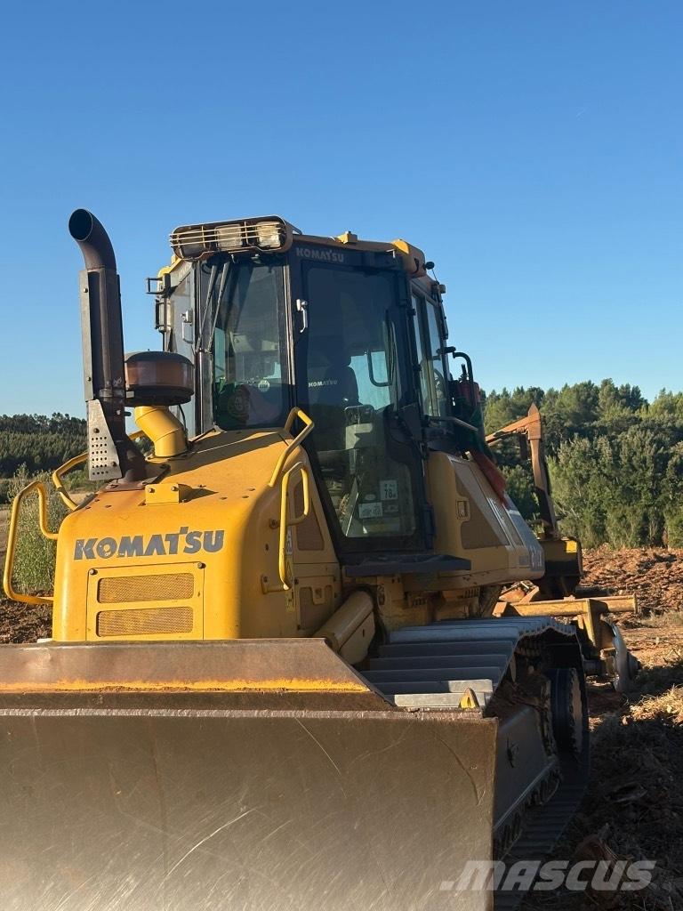Komatsu D 61 EX-23 Buldožeri gusjeničari