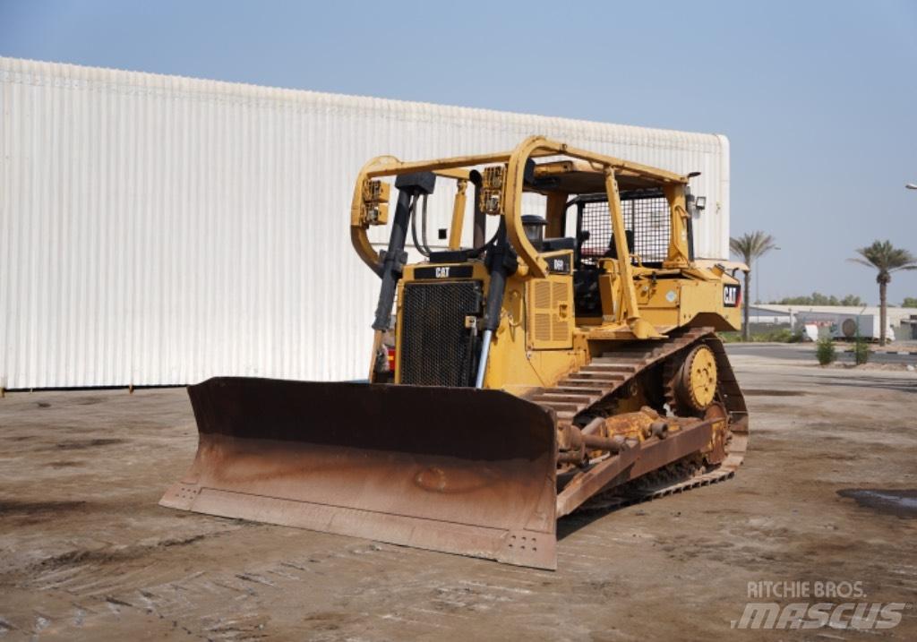 CAT D 6 R Buldožeri gusjeničari