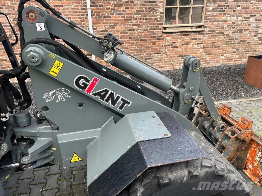 GiANT V5003 X-tra HD Utovarivači na kotačima