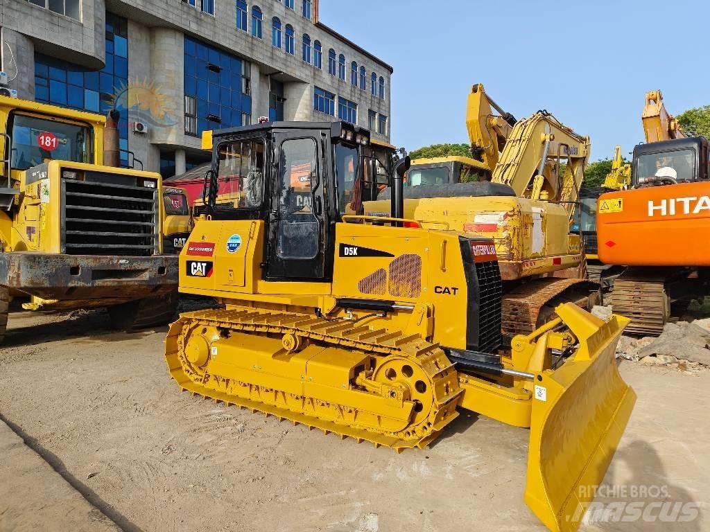 CAT D 5 K Buldožeri gusjeničari