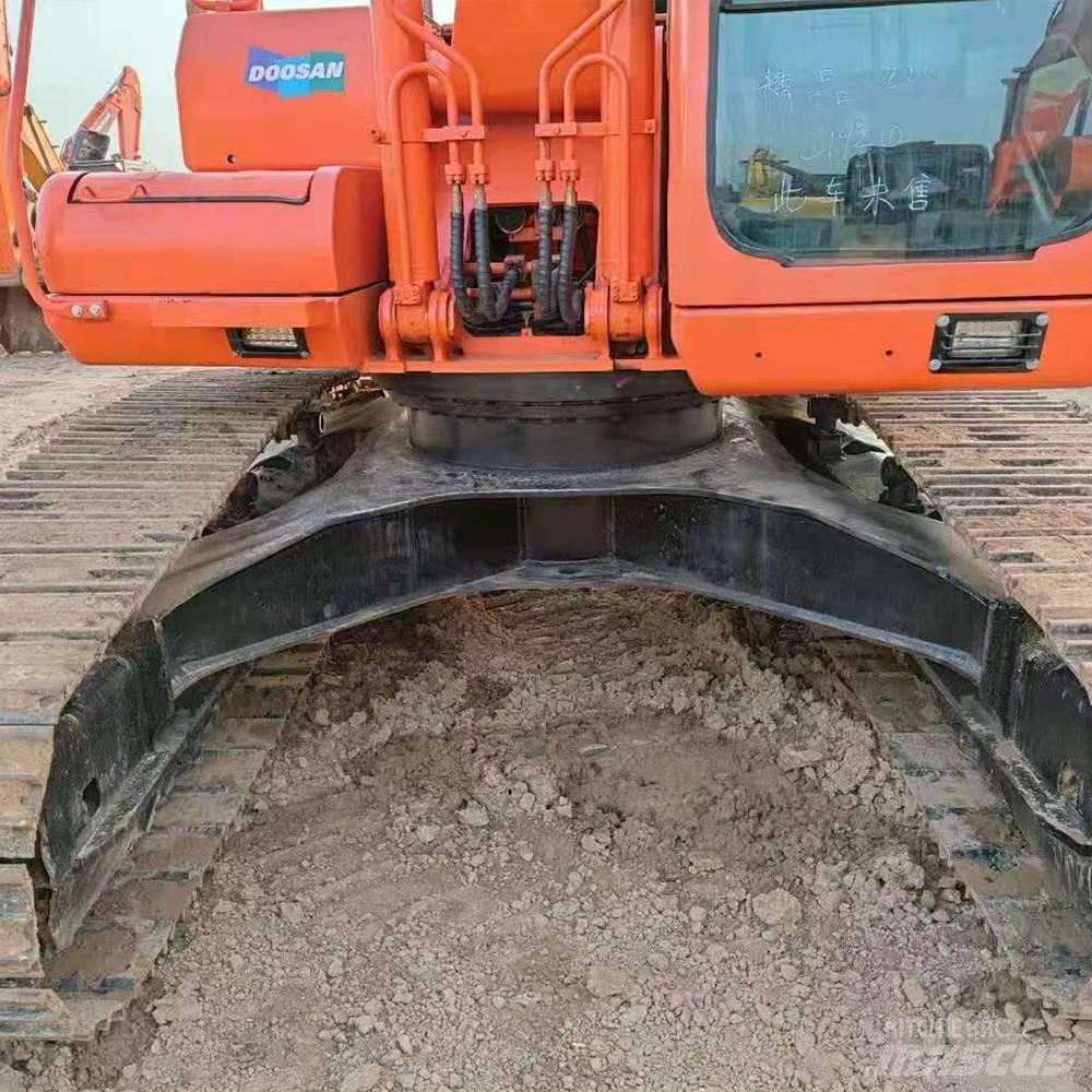 Doosan 225 Bageri gusjeničari