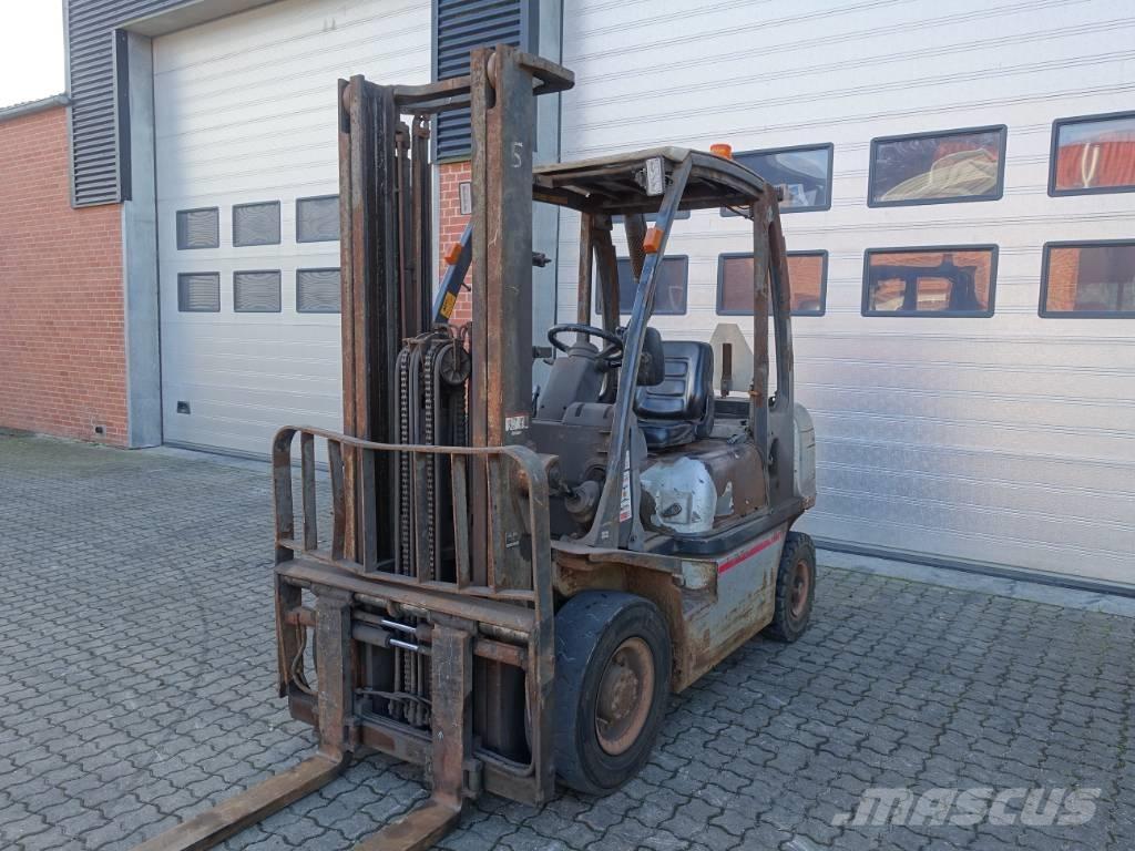 Nissan Y1D2A200 Dizelski viličari