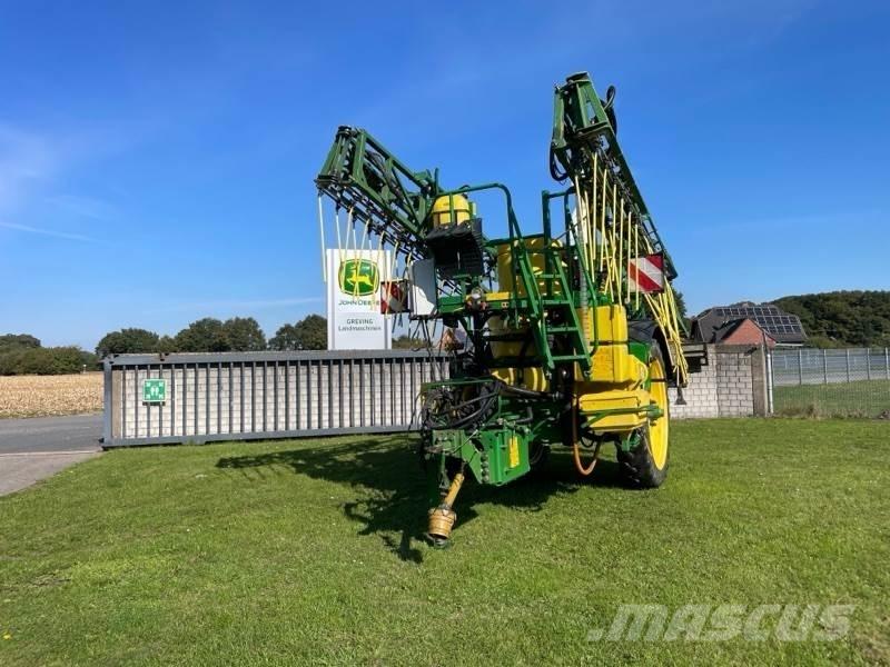 John Deere 824 Vučene prskalice