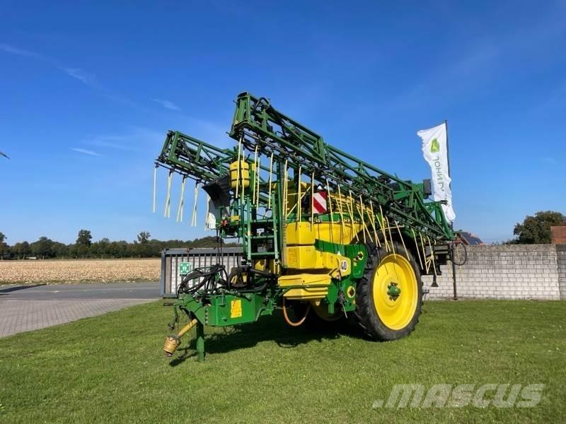 John Deere 824 Vučene prskalice