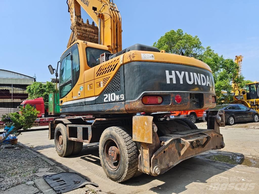 Hyundai R210W-9 Bageri na kotačima