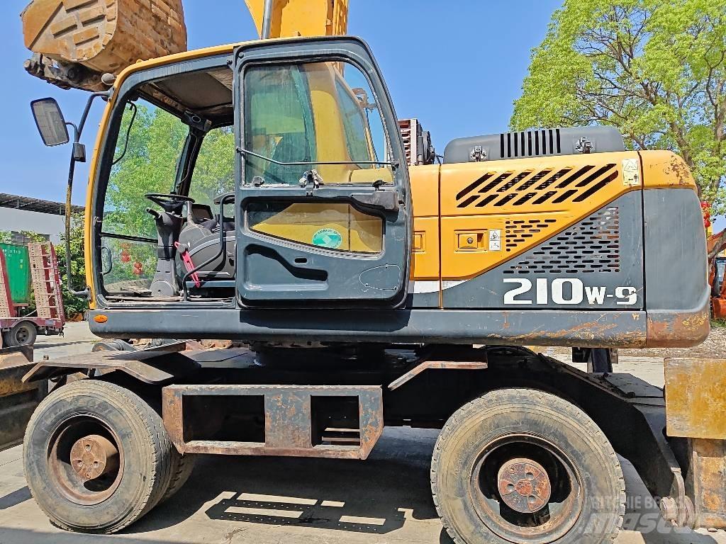 Hyundai R210W-9 Bageri na kotačima