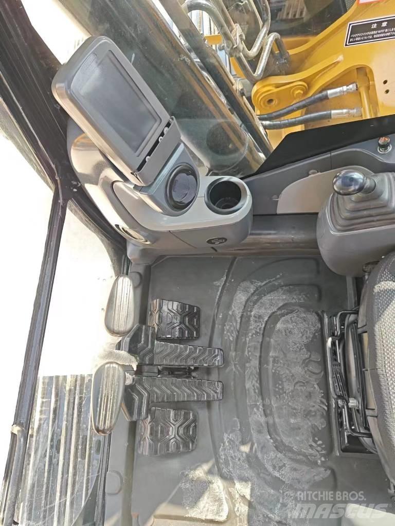 CAT 320 D2 Bageri gusjeničari