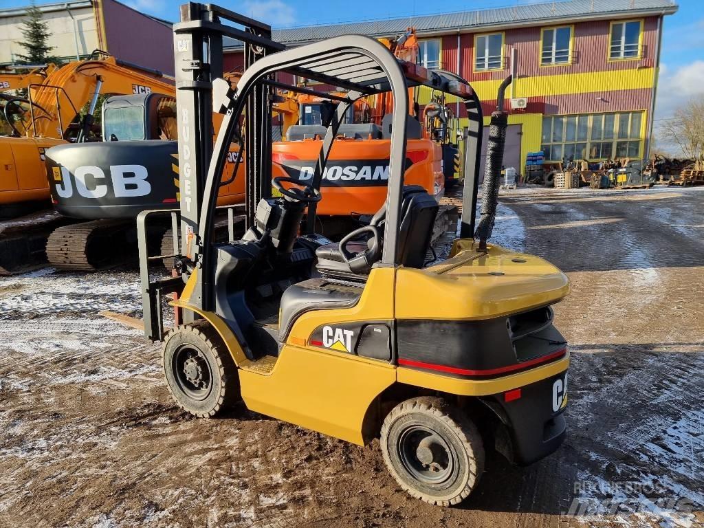 CAT DP 25 N Dizelski viličari