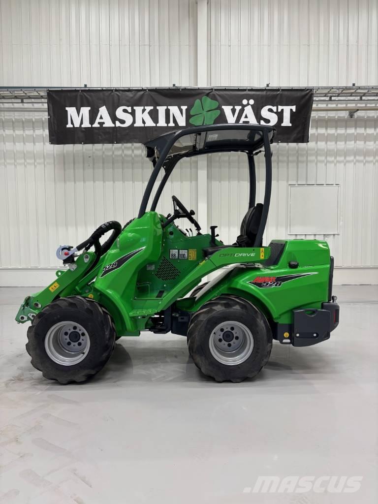 Avant 528 Višenamjenski utovarivači