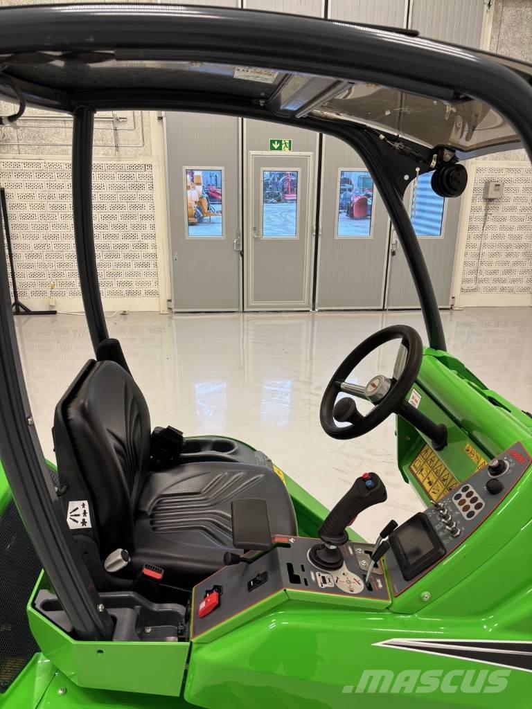 Avant 528 Višenamjenski utovarivači