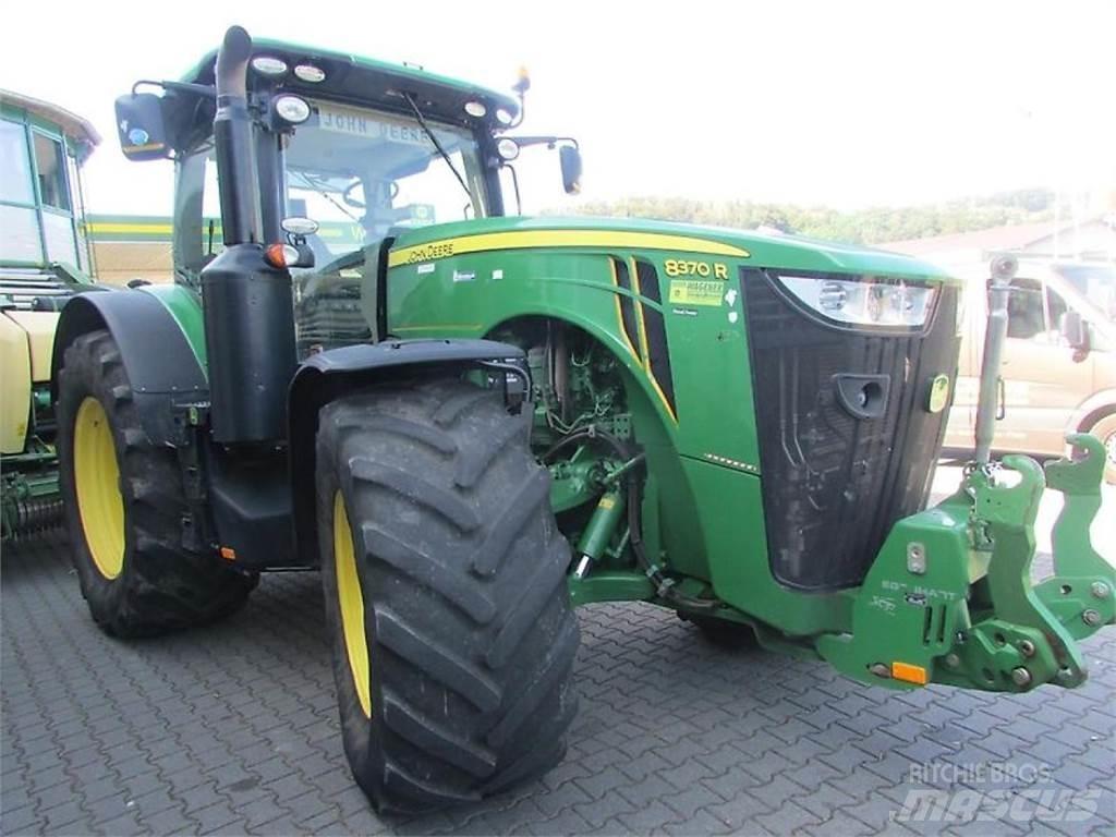 John Deere 8370R Traktori