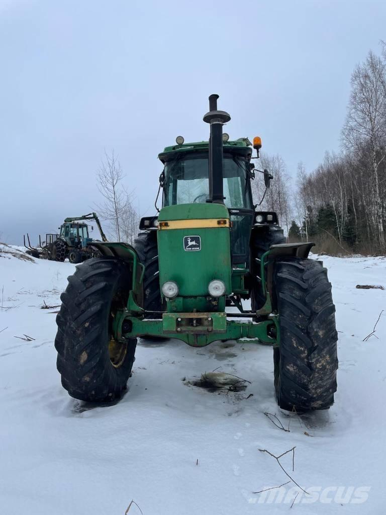 John Deere 4240 S Traktori