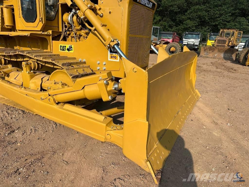 CAT D7G Buldožeri gusjeničari