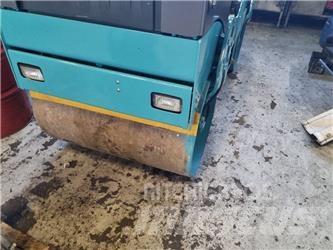 Bomag BW 100 AD-4 Valjci sa dvojnim bubnjem