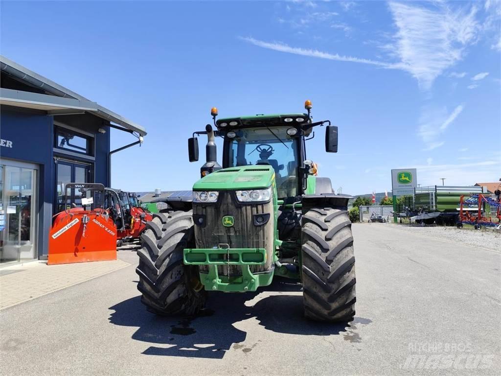 John Deere 8370R Traktori