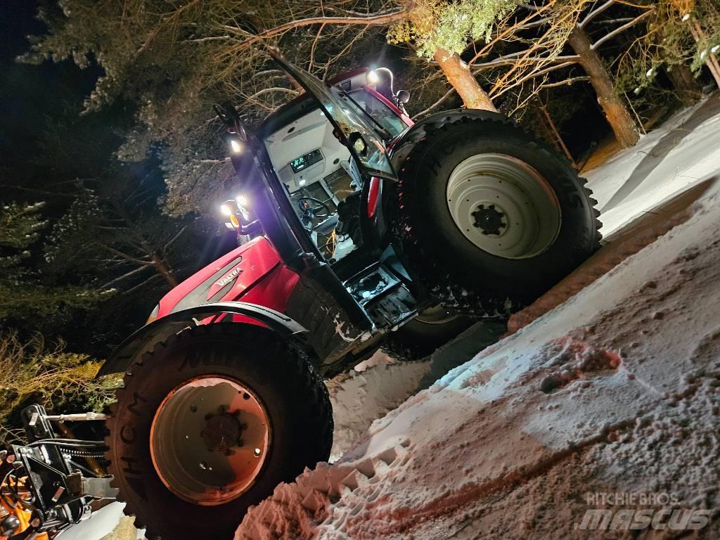 Valtra N154 Traktori