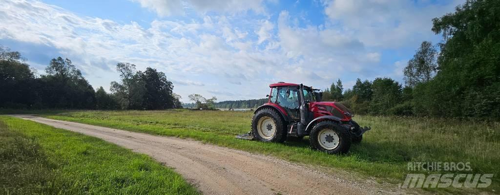 Valtra N154 Traktori