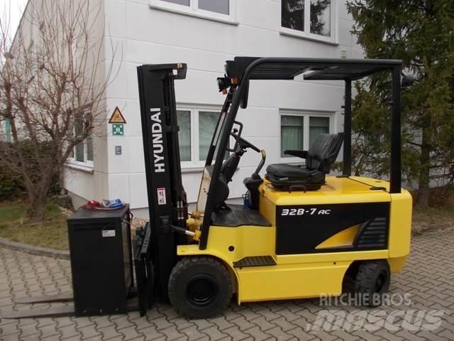 Hyundai 32 B-7 Električni viličari