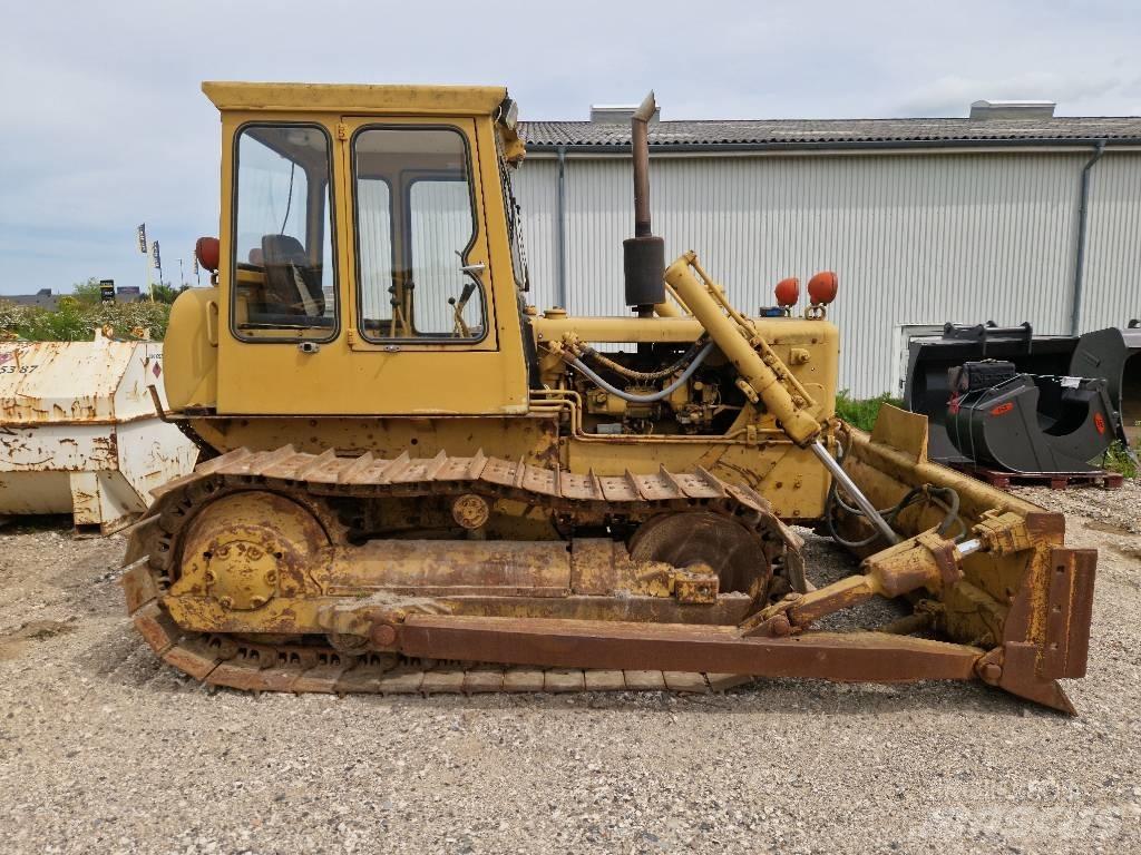CAT D 4 D Buldožeri gusjeničari