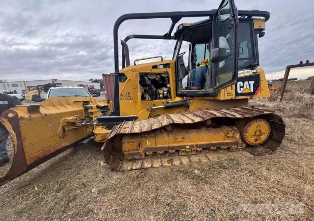 CAT D 6 M Buldožeri gusjeničari