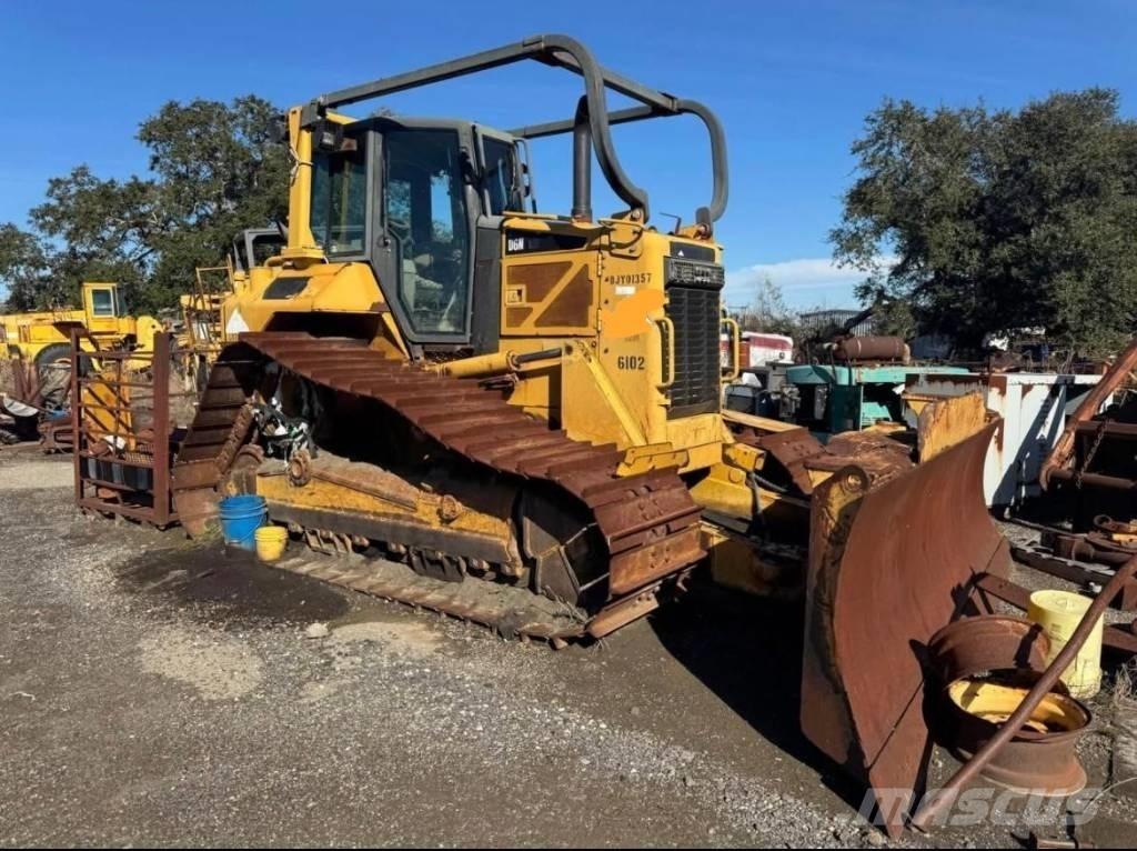 CAT D 6 M Buldožeri gusjeničari