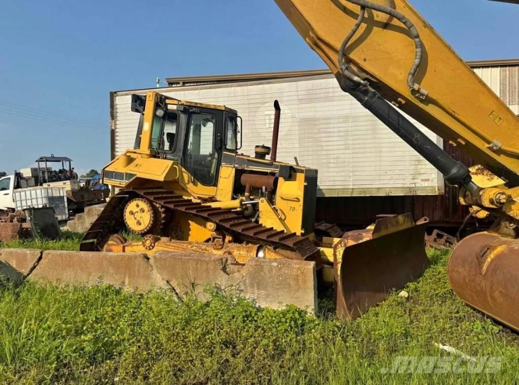 CAT D 6 M Buldožeri gusjeničari