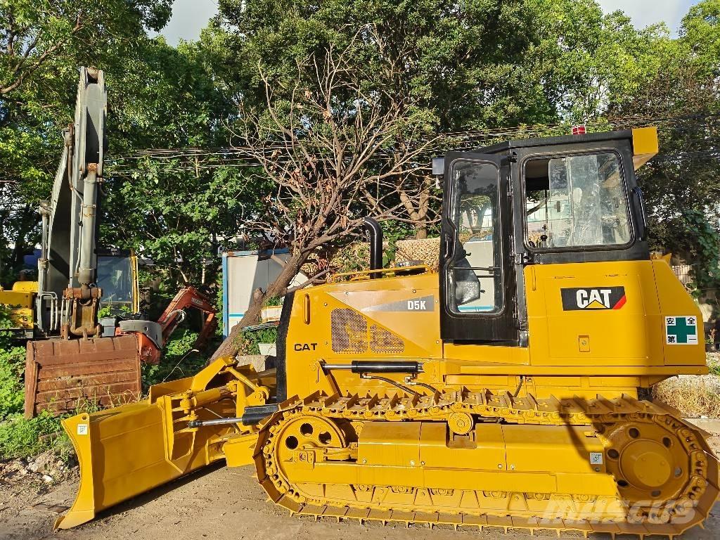 CAT D 5 K Buldožeri gusjeničari