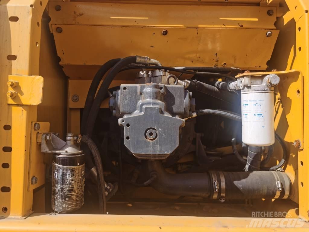 Komatsu PC 220-7 Bageri gusjeničari