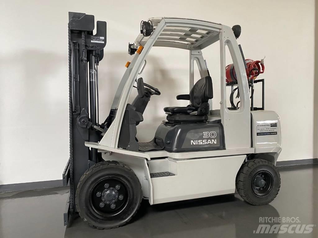 Nissan UG1D2A30LQ Plinski viličari