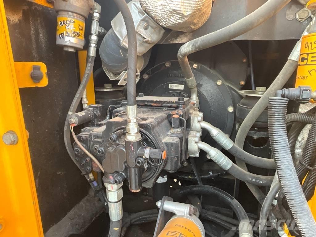 JCB JS 130 LC 4F Bageri gusjeničari
