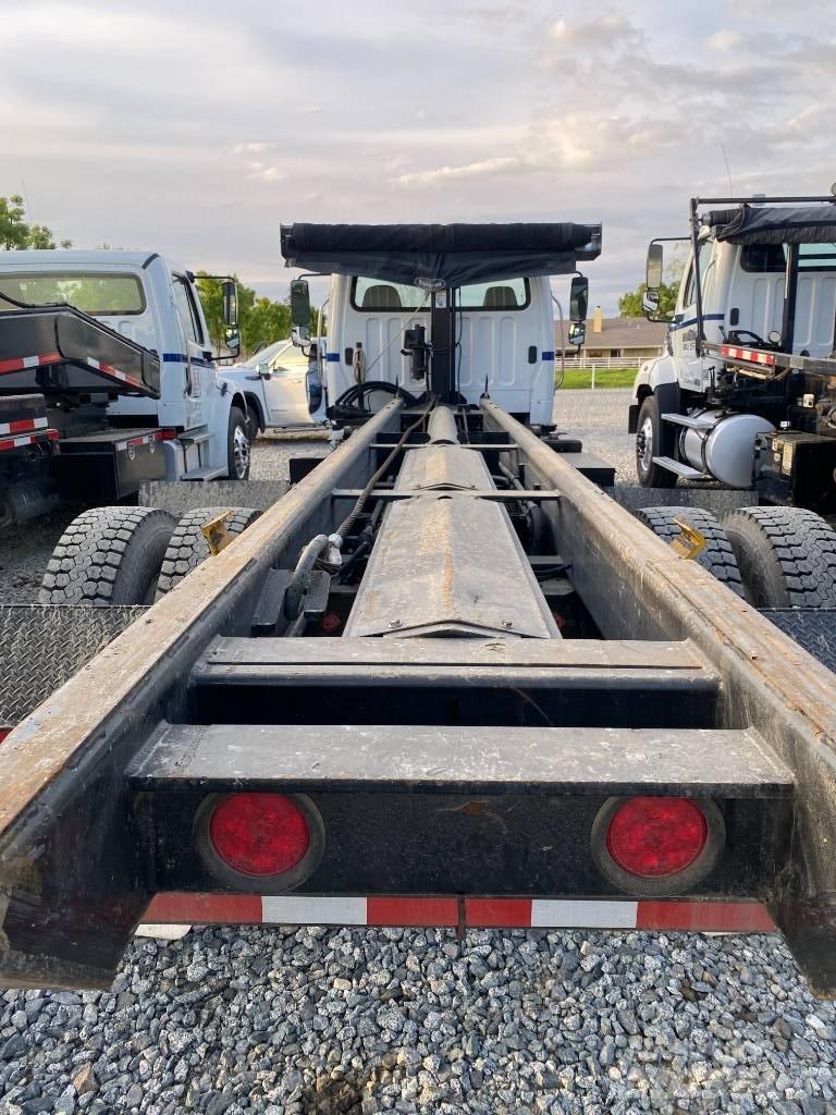 Freightliner CB Demontažnii kamioni za podizanje kabela