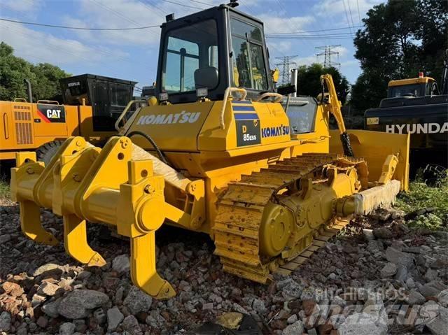 Komatsu D 85 Buldožeri gusjeničari
