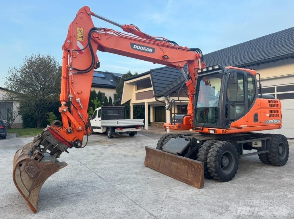 Doosan DX 140 W Bageri na kotačima