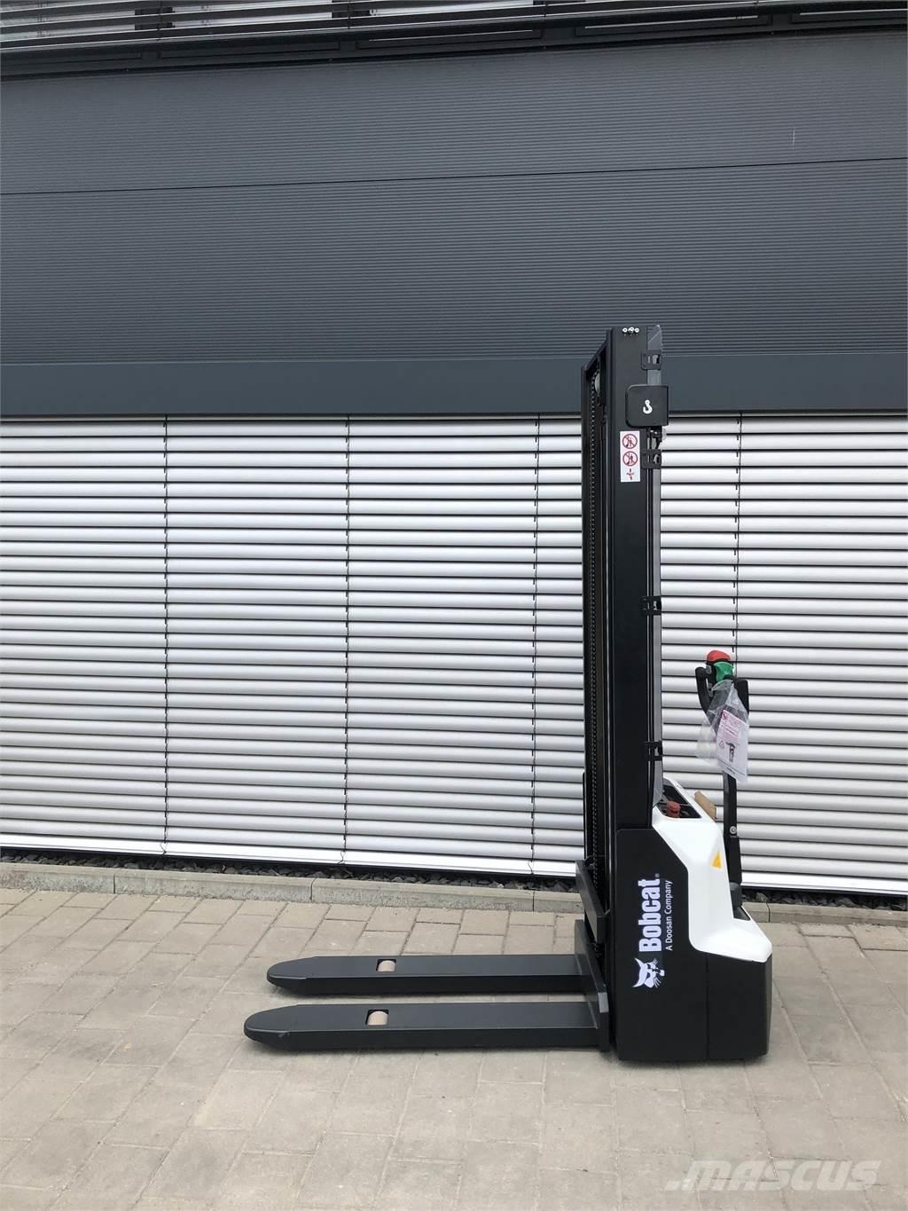 Bobcat LSM12N Ručni električni viličar